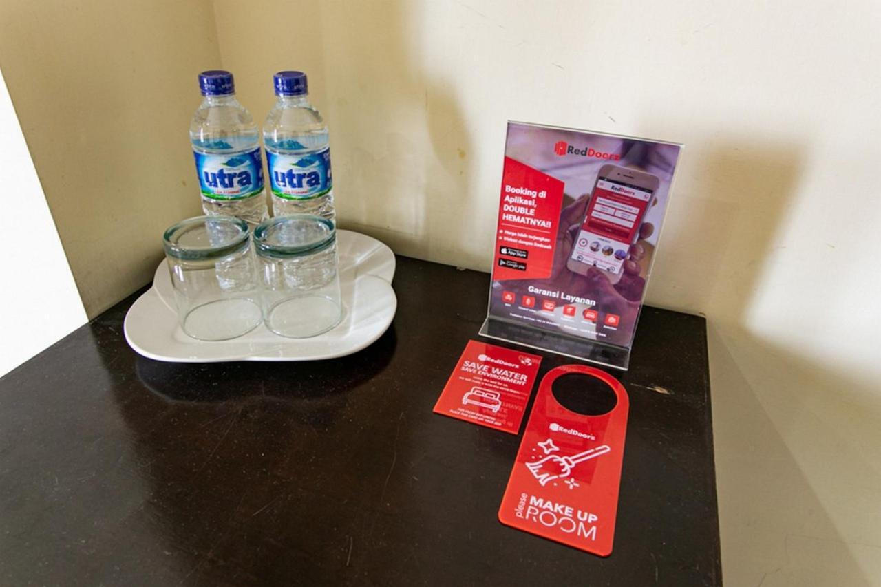 Reddoorz Plus Near Alun Alun Karanganyar スラカルタ エクステリア 写真