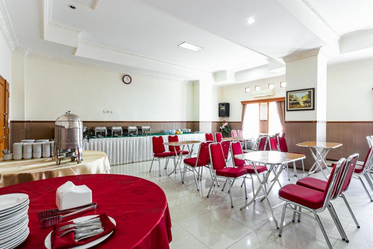 Reddoorz Plus Near Alun Alun Karanganyar スラカルタ エクステリア 写真