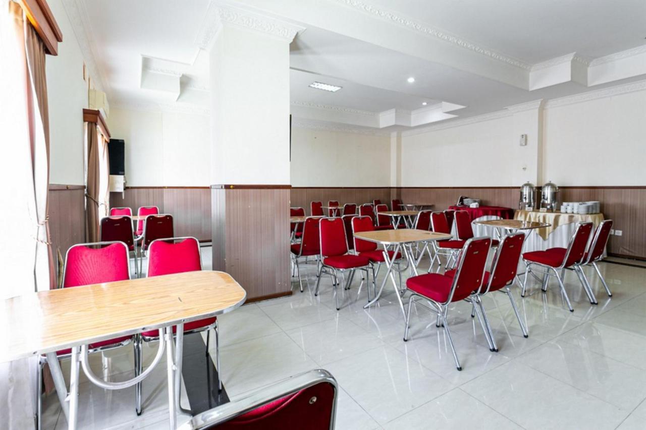 Reddoorz Plus Near Alun Alun Karanganyar スラカルタ エクステリア 写真